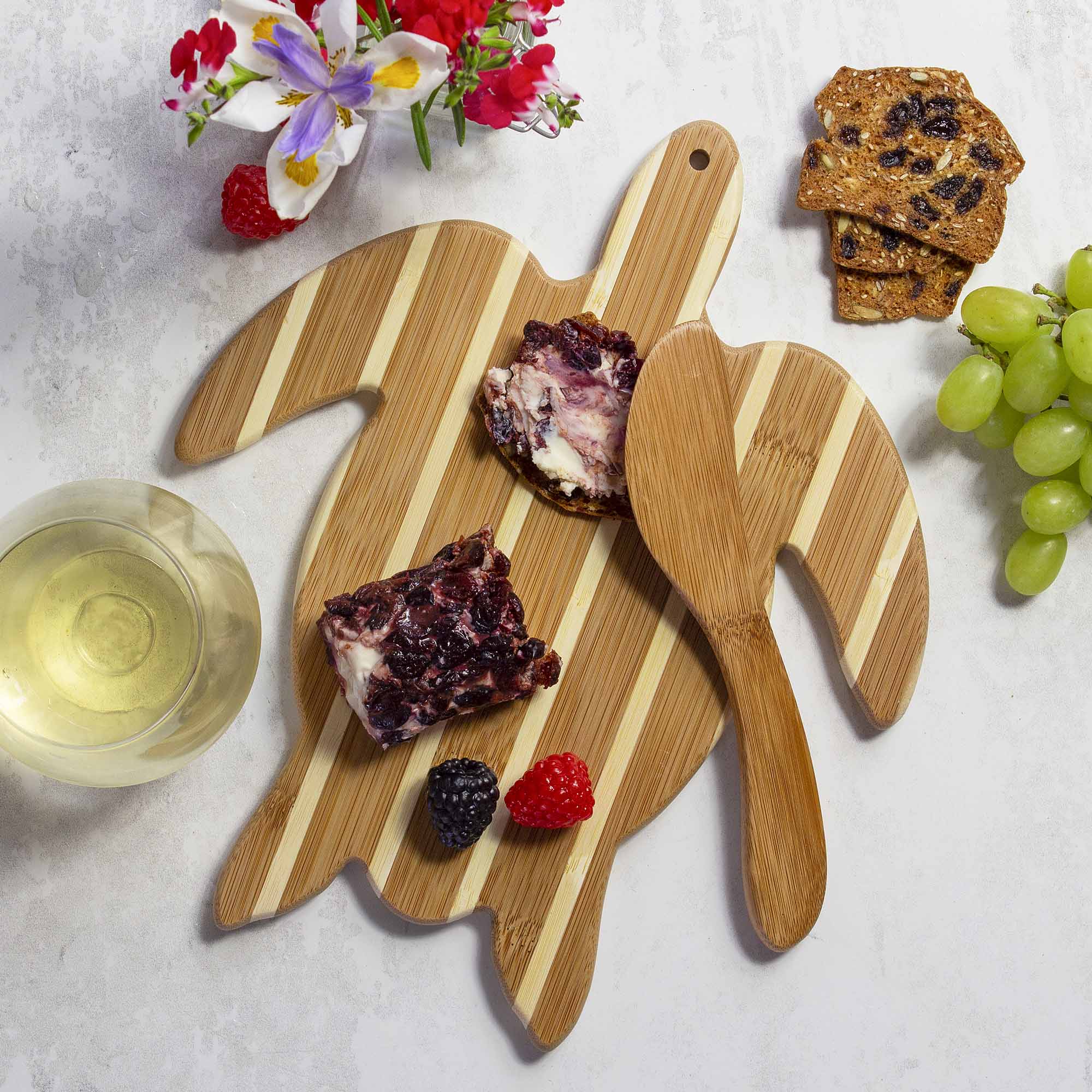 totally-bamboo-sea-turtle-serving-board-with-spreader-knife-gift-set image 2