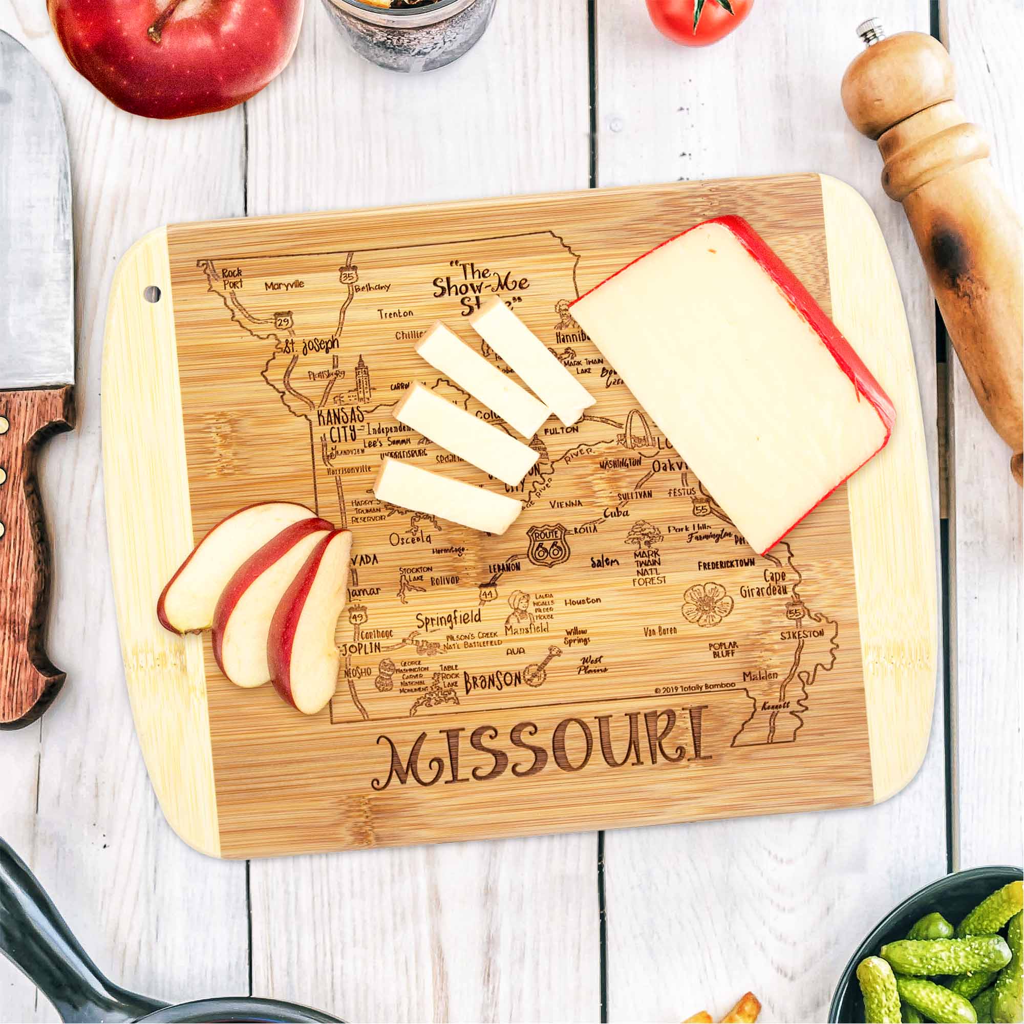 totally-bamboo-a-slice-of-life-missouri-cutting-board-11-x-8-3-4 image 2