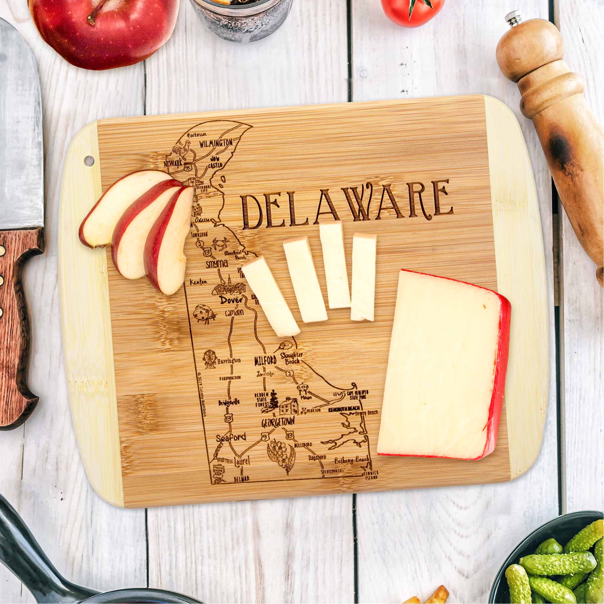 totally-bamboo-a-slice-of-life-delaware-cutting-board-11-x-8-3-4 image 2