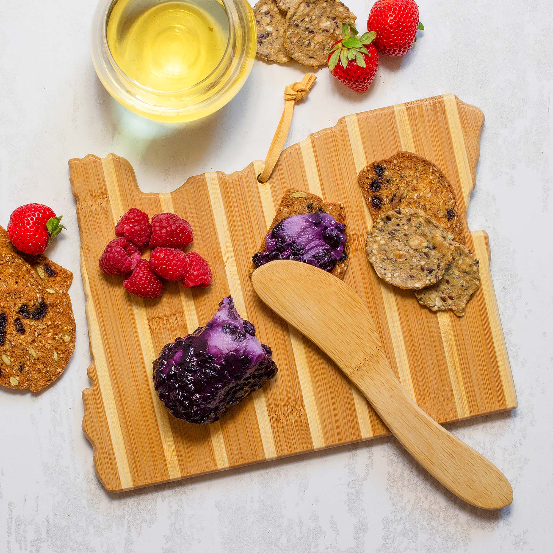 totally-bamboo-oregon-serving-board-with-spreader-knife-gift-set image 2