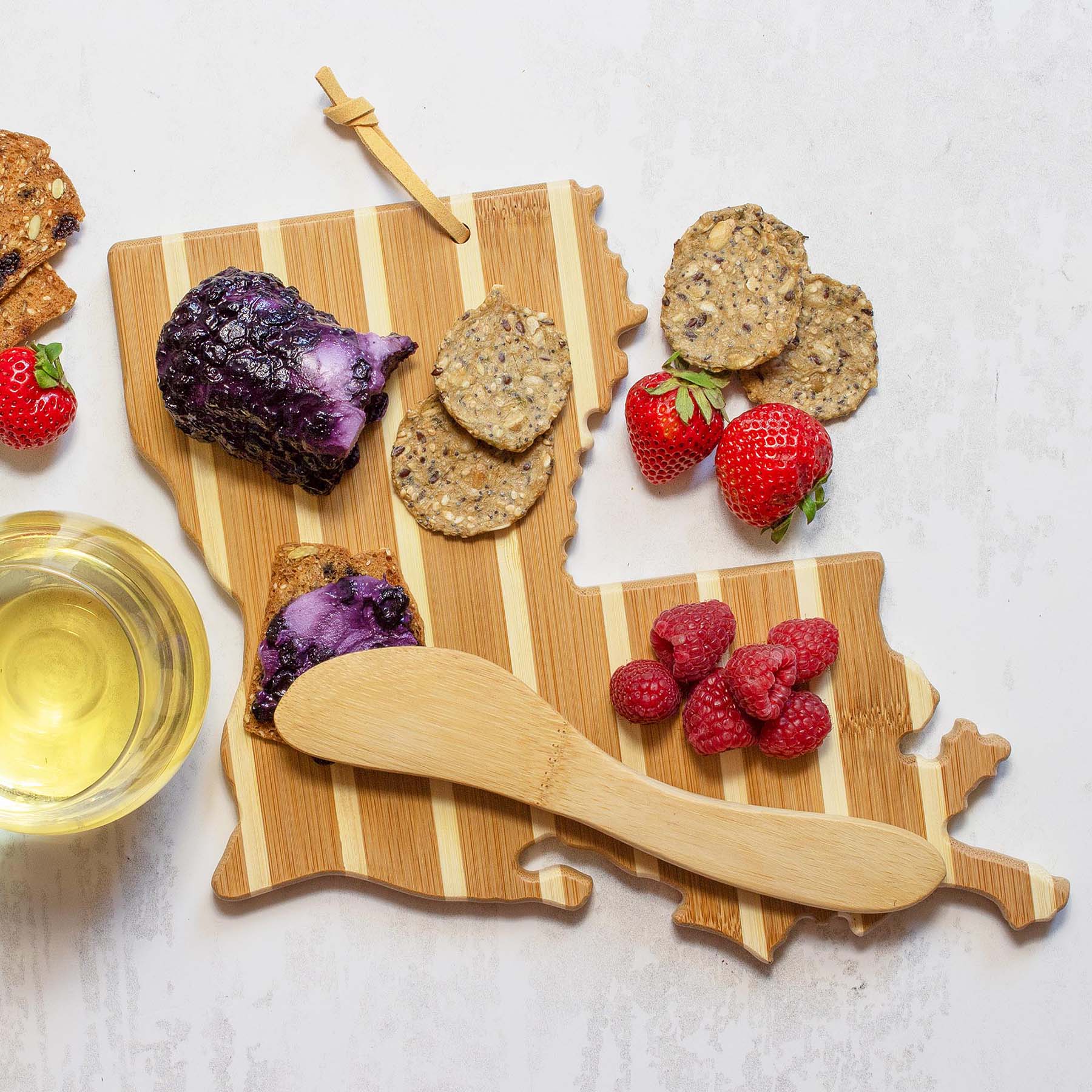 totally-bamboo-louisiana-serving-board-with-spreader-knife-gift-set image 2
