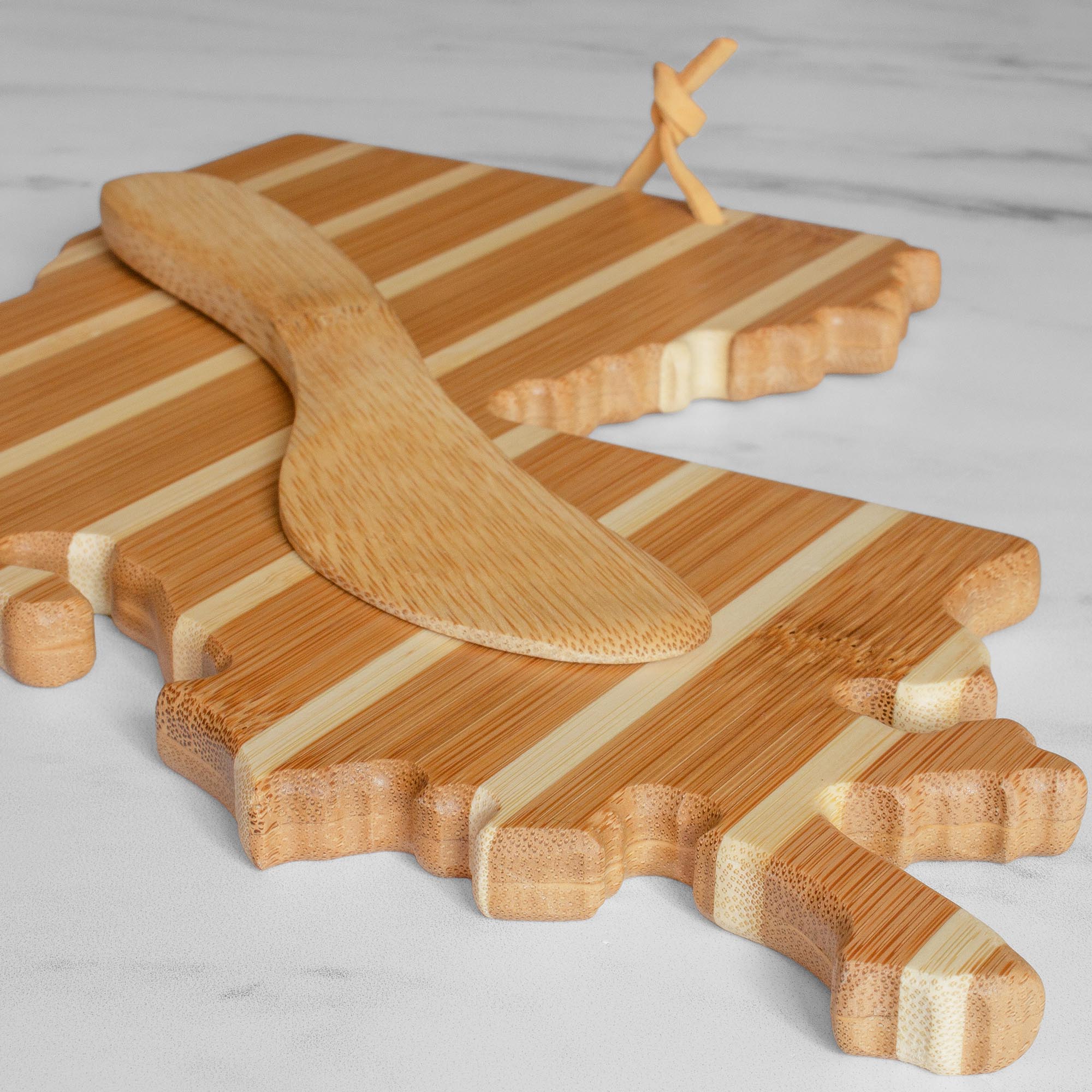 totally-bamboo-louisiana-serving-board-with-spreader-knife-gift-set image 5