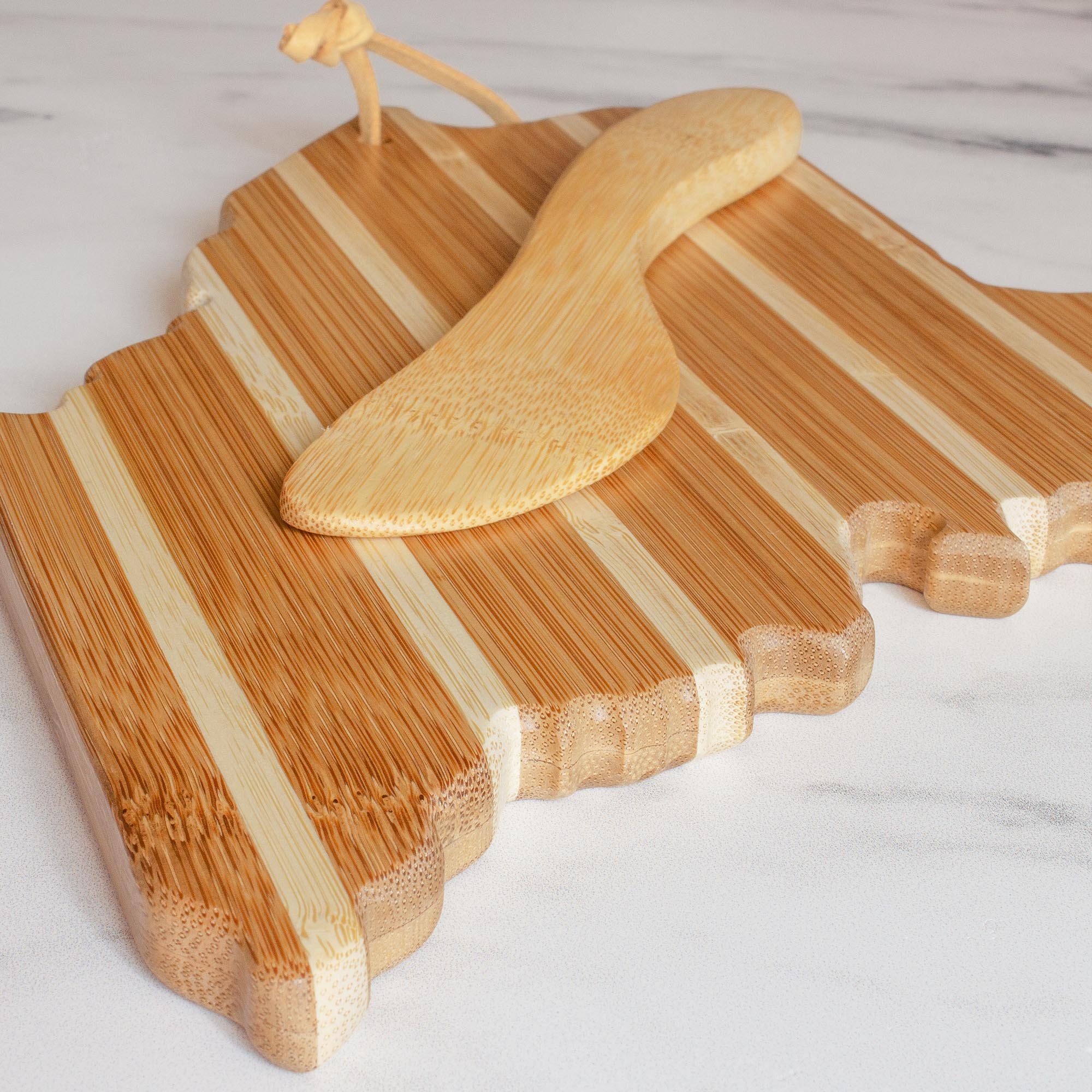 totally-bamboo-maine-serving-board-with-spreader-knife-gift-set image 5