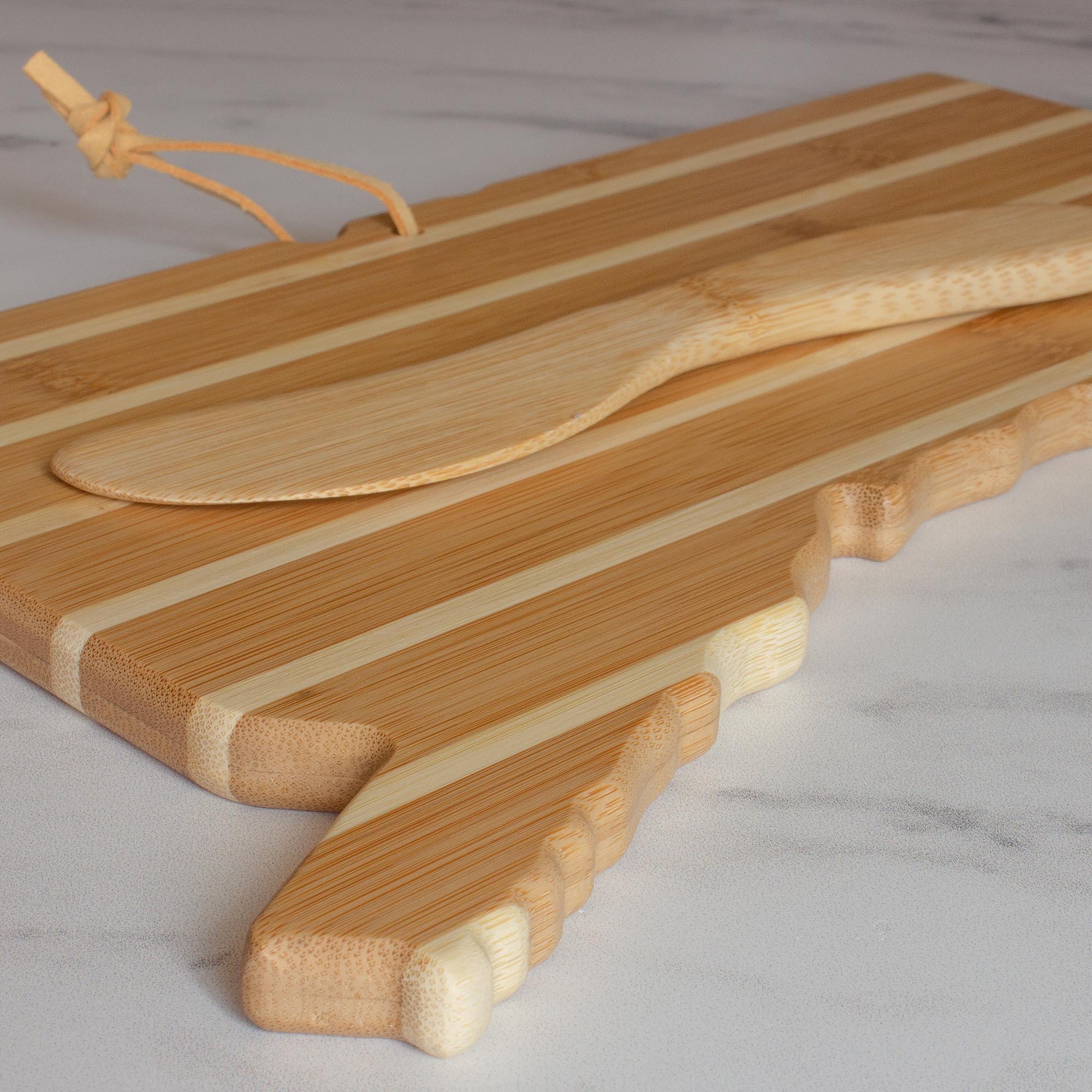 totally-bamboo-connecticut-serving-board-with-spreader-knife-gift-set image 5