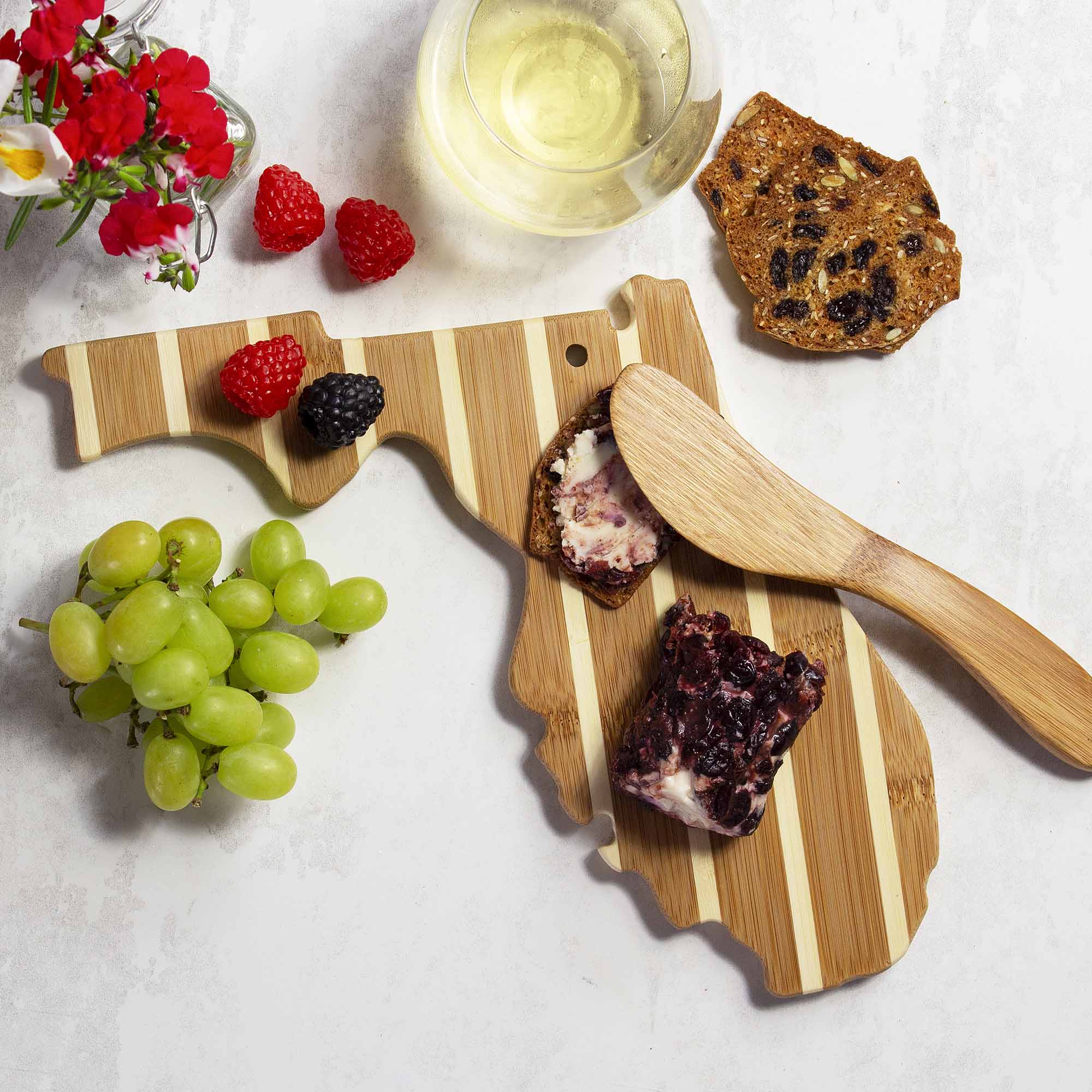 totally-bamboo-florida-serving-board-with-spreader-knife-gift-set image 2