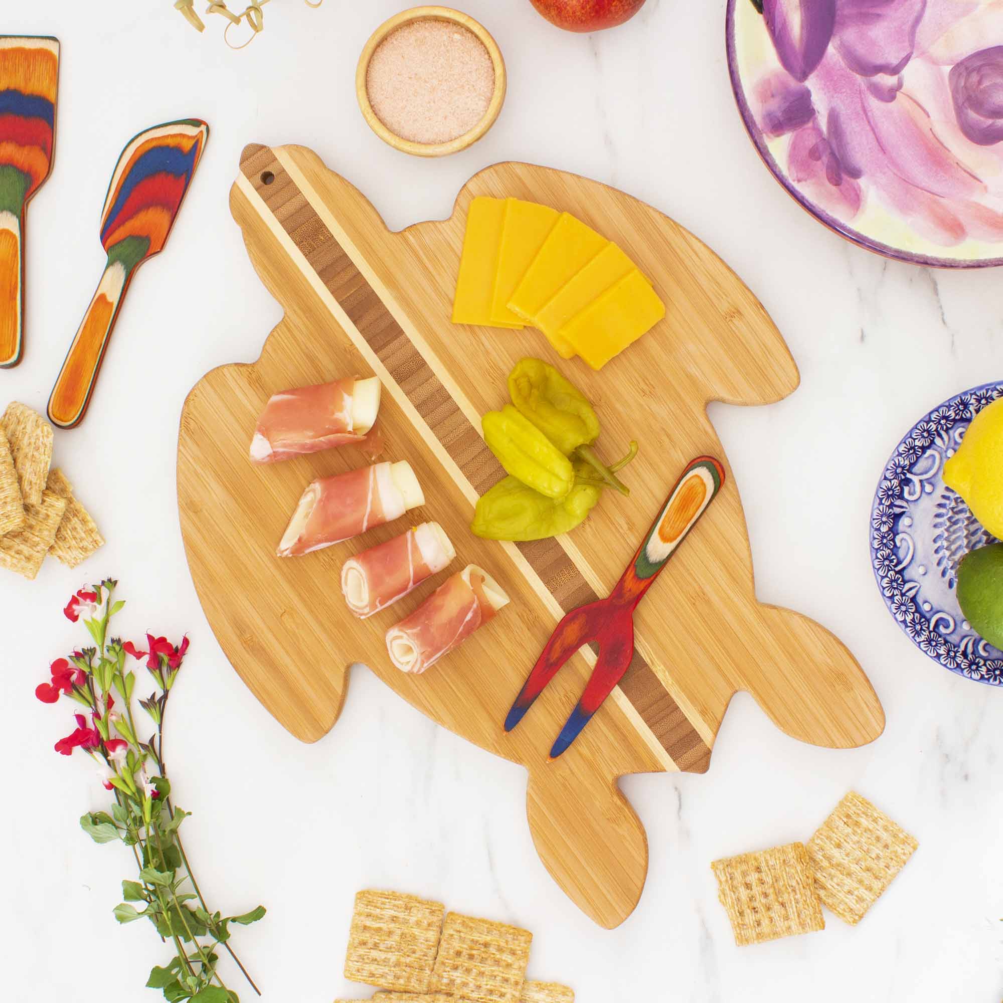 totally-bamboo-sea-turtle-shaped-cutting-board-14-7-8-x-11 image 2