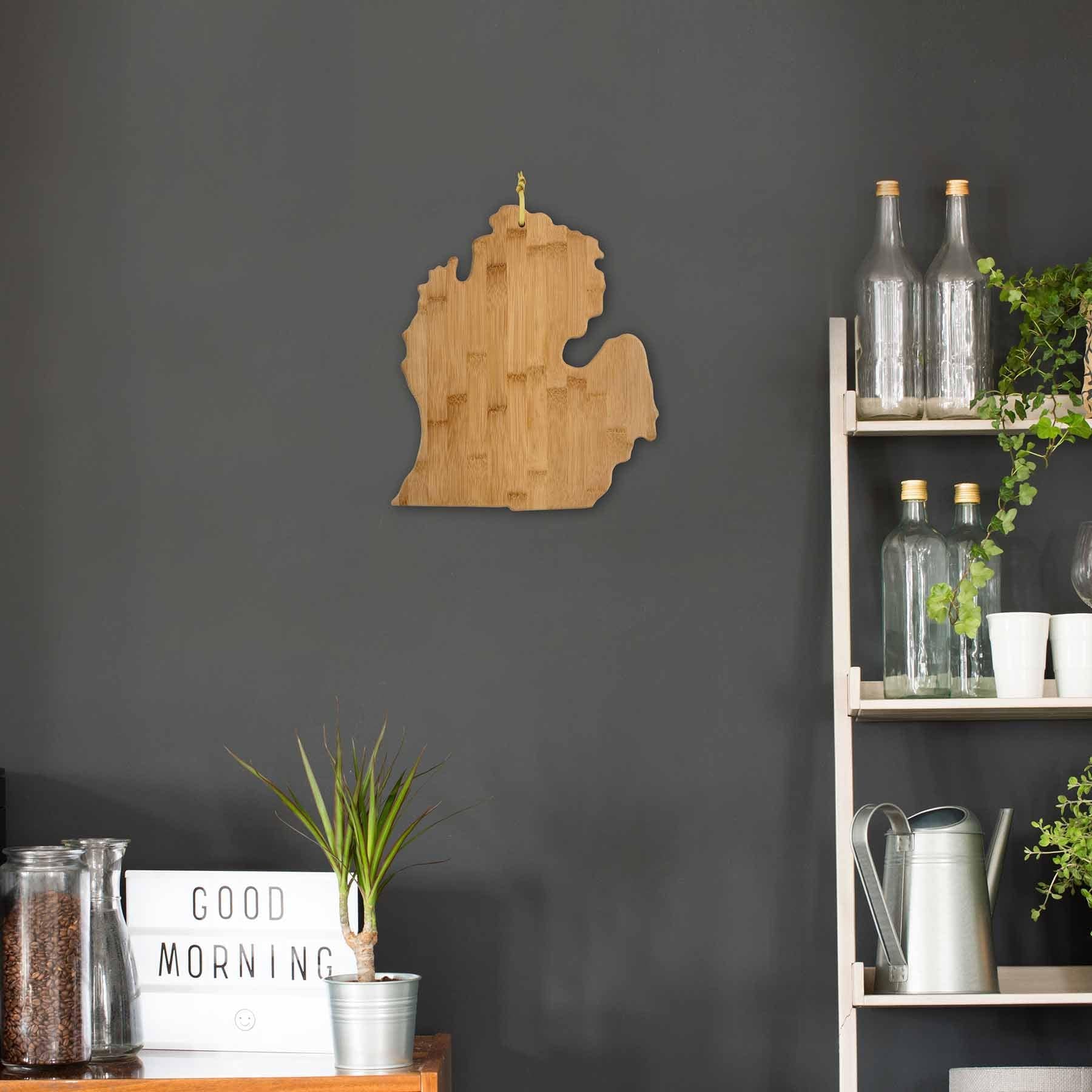 totally-bamboo-michigan-mitten-cutting-board-13-1-4-x-11-3-4 image 4