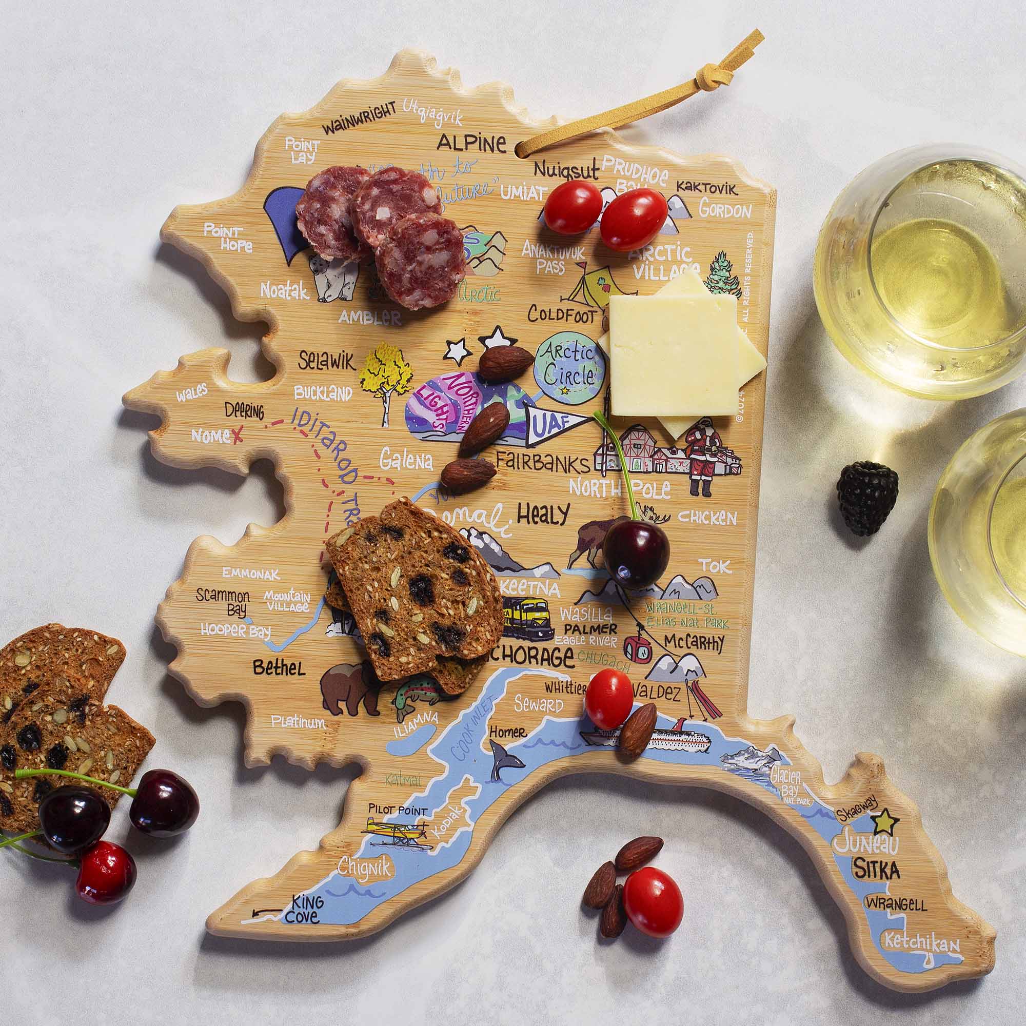 totally-bamboo-alaska-state-shaped-cutting-board-with-fish-kiss-artwork-by-anne- image 2