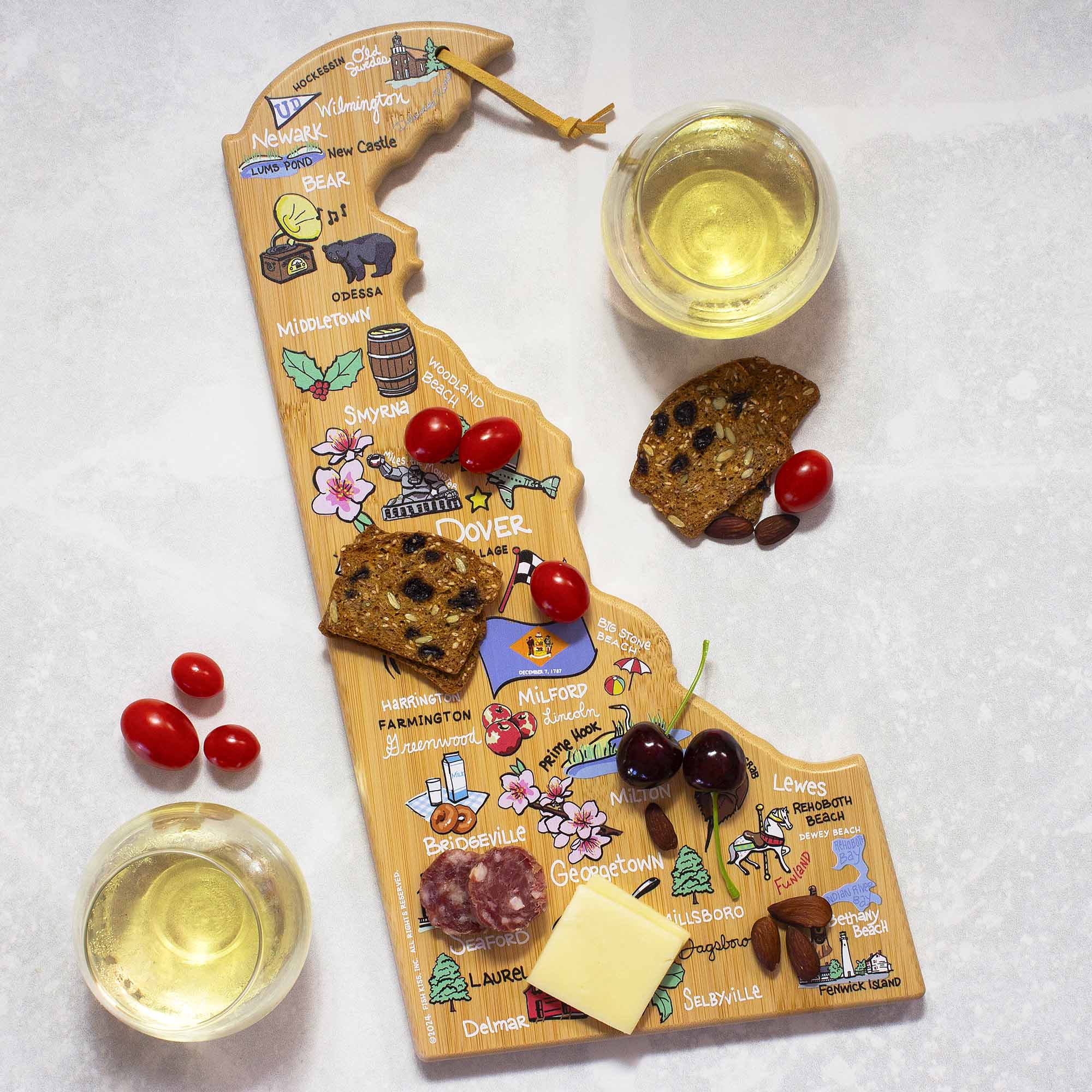 totally-bamboo-delaware-state-shaped-cutting-board-with-artwork-by-fish-kiss image 2
