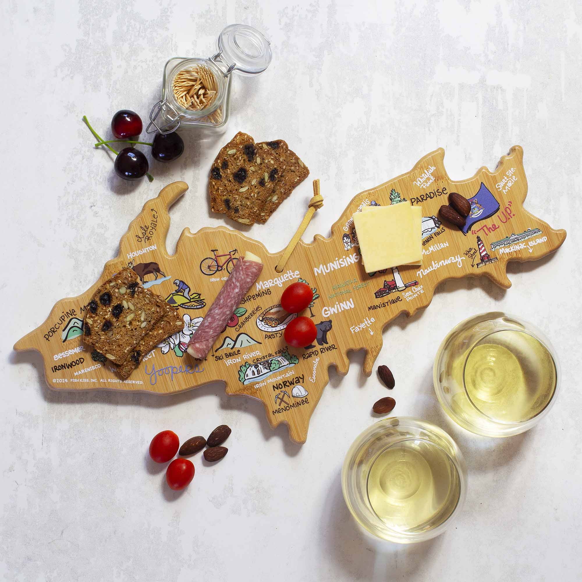 totally-bamboo-michigan-upper-peninsula-cutting-board-with-fish-kiss-artwork image 2