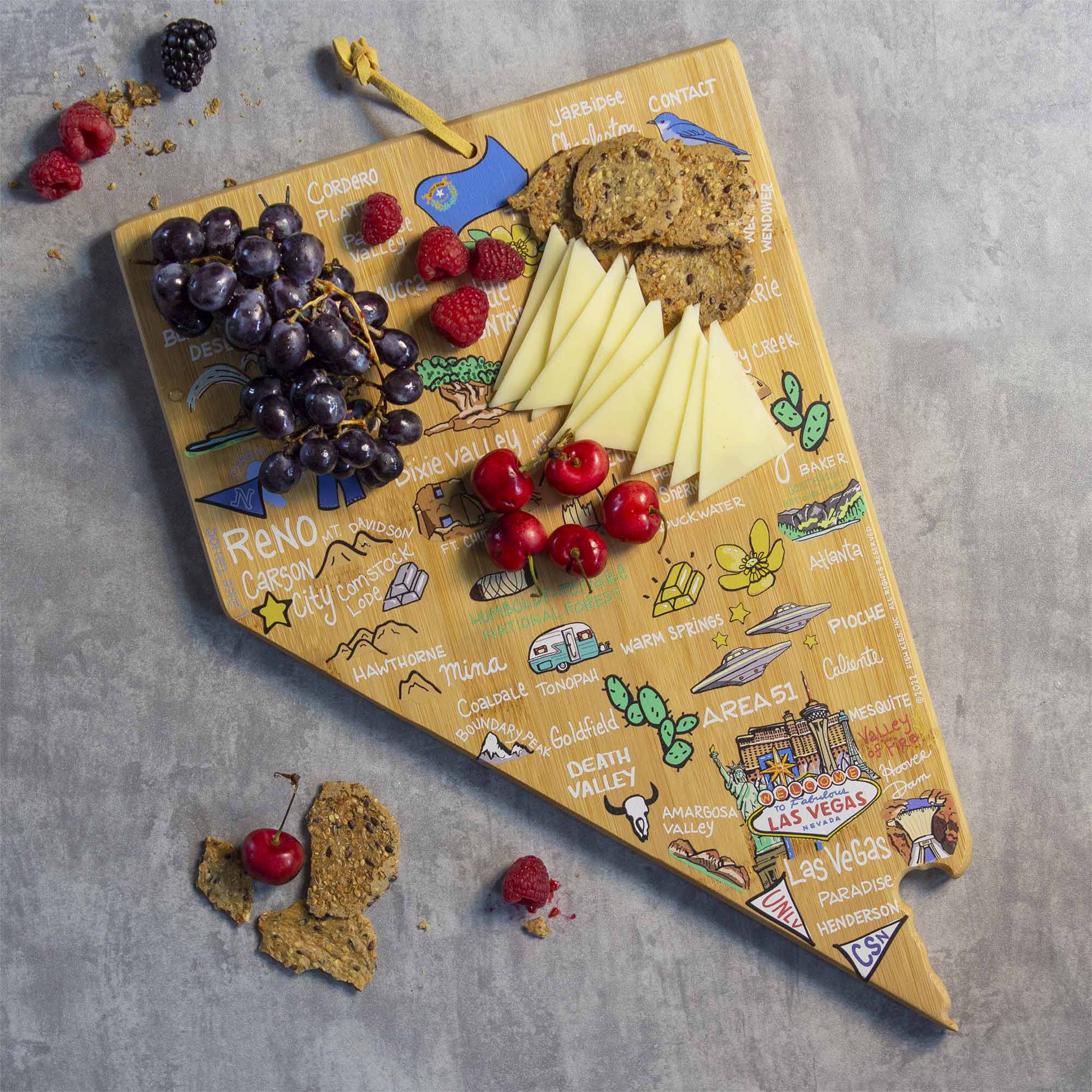 totally-bamboo-nevada-cutting-board-with-artwork-by-fish-kiss image 2