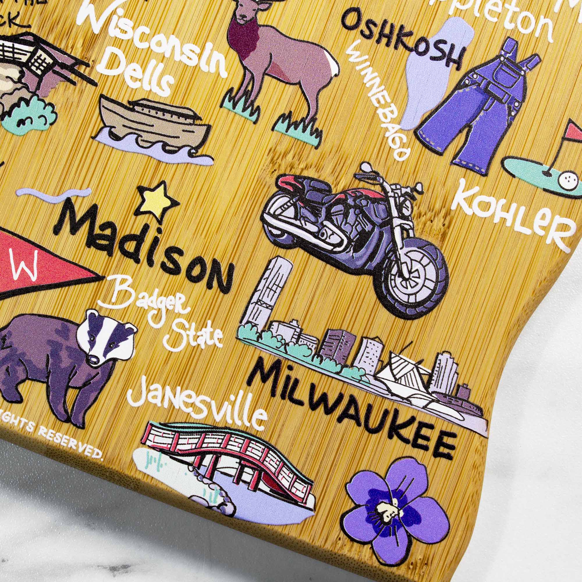totally-bamboo-wisconsin-state-shaped-cutting-board-with-fish-kiss-artwork-food- image 5