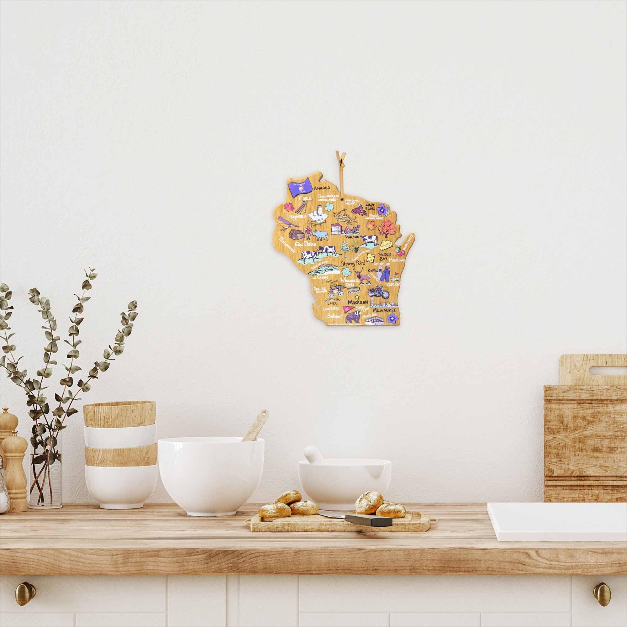 totally-bamboo-wisconsin-state-shaped-cutting-board-with-fish-kiss-artwork-food- image 3