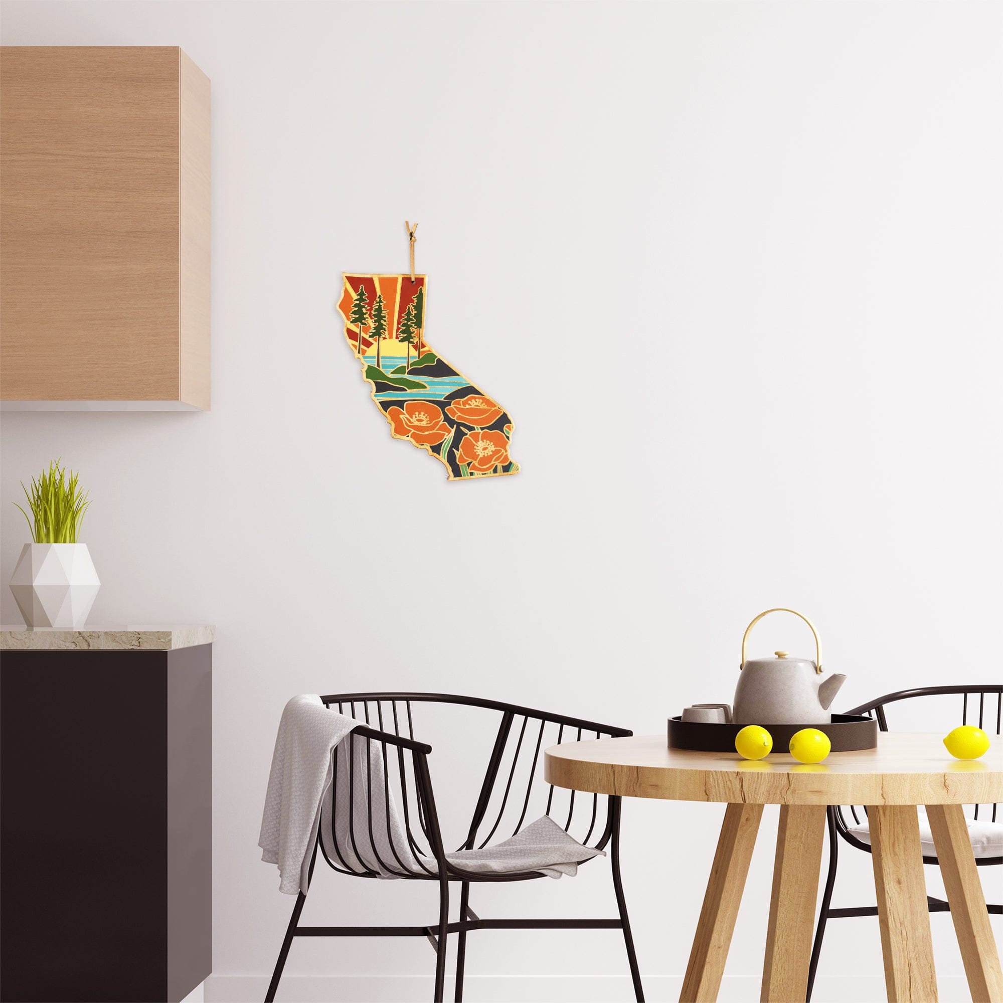 totally-bamboo-california-state-shaped-cutting-board-with-summer-stokes-artwork- image 4