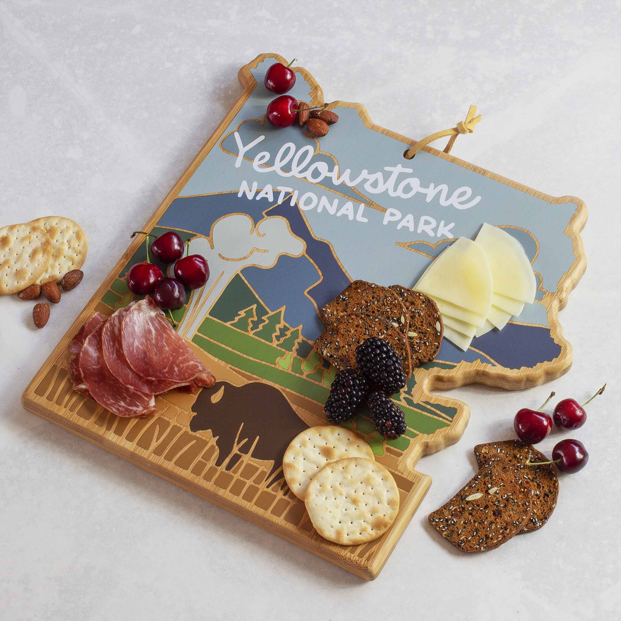 totally-bamboo-yellowstone-national-park-cutting-board-with-summer-stokes-artwor image 3