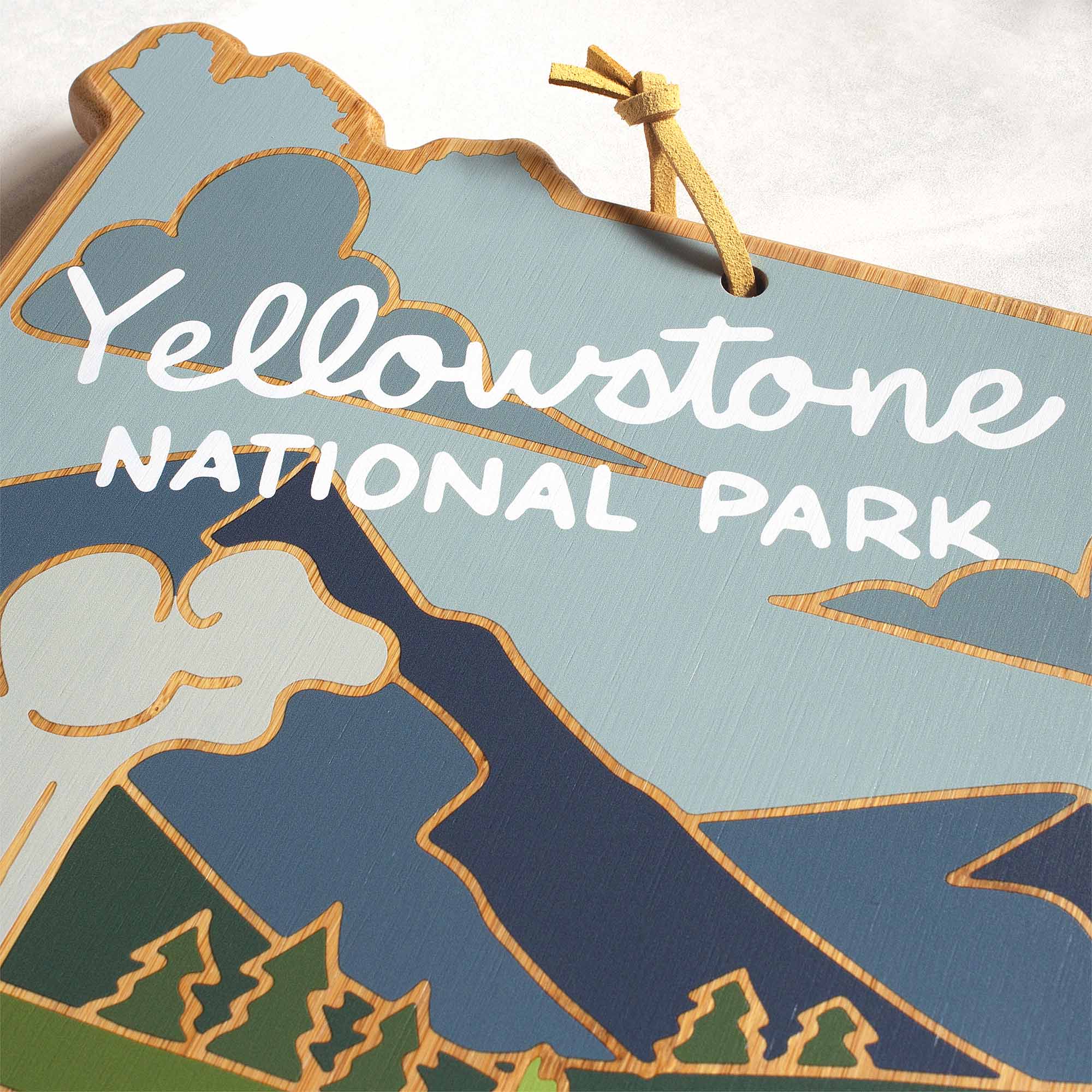 totally-bamboo-yellowstone-national-park-cutting-board-with-summer-stokes-artwor image 6