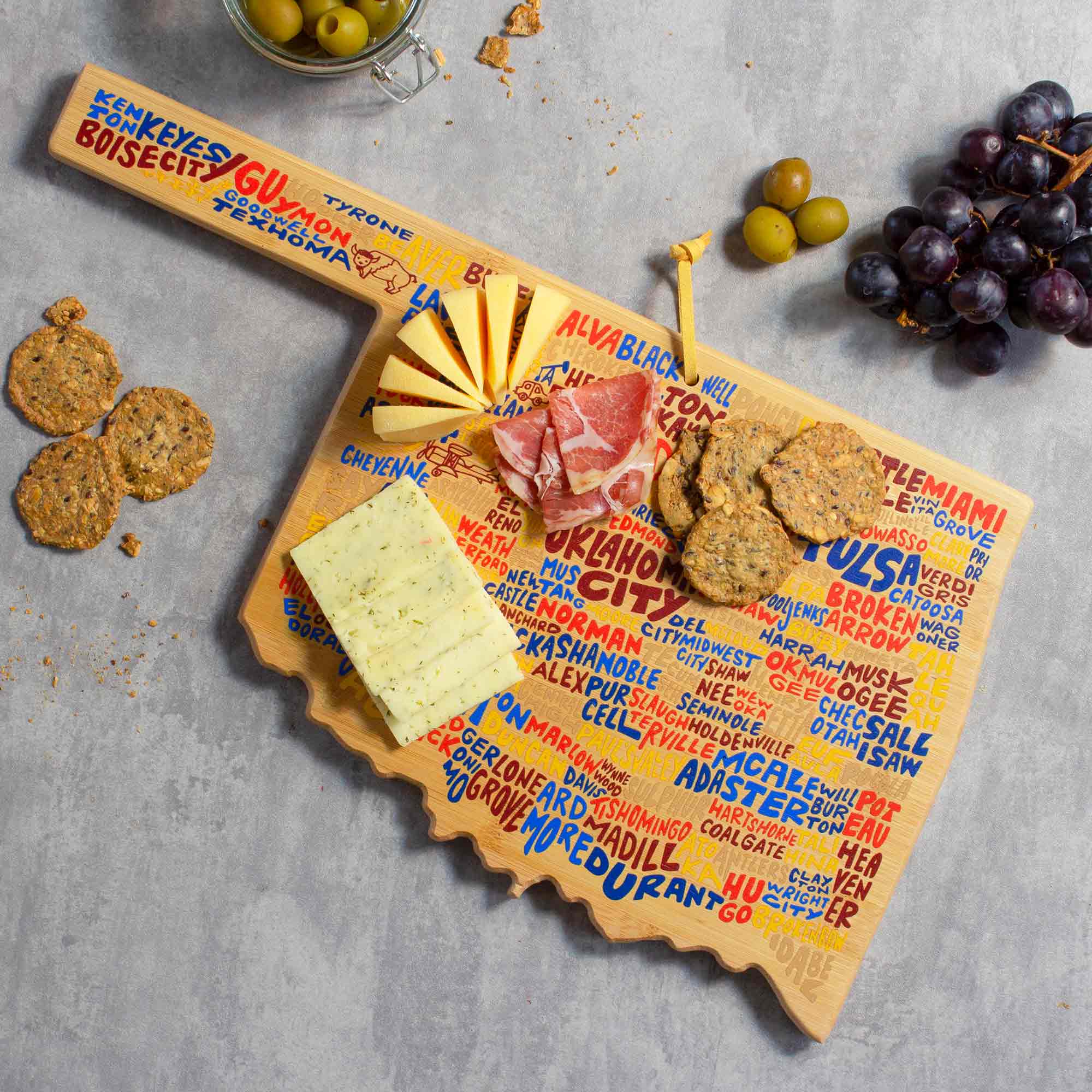 totally-bamboo-oklahoma-state-shaped-cutting-board-with-wander-on-words-artwork image 3