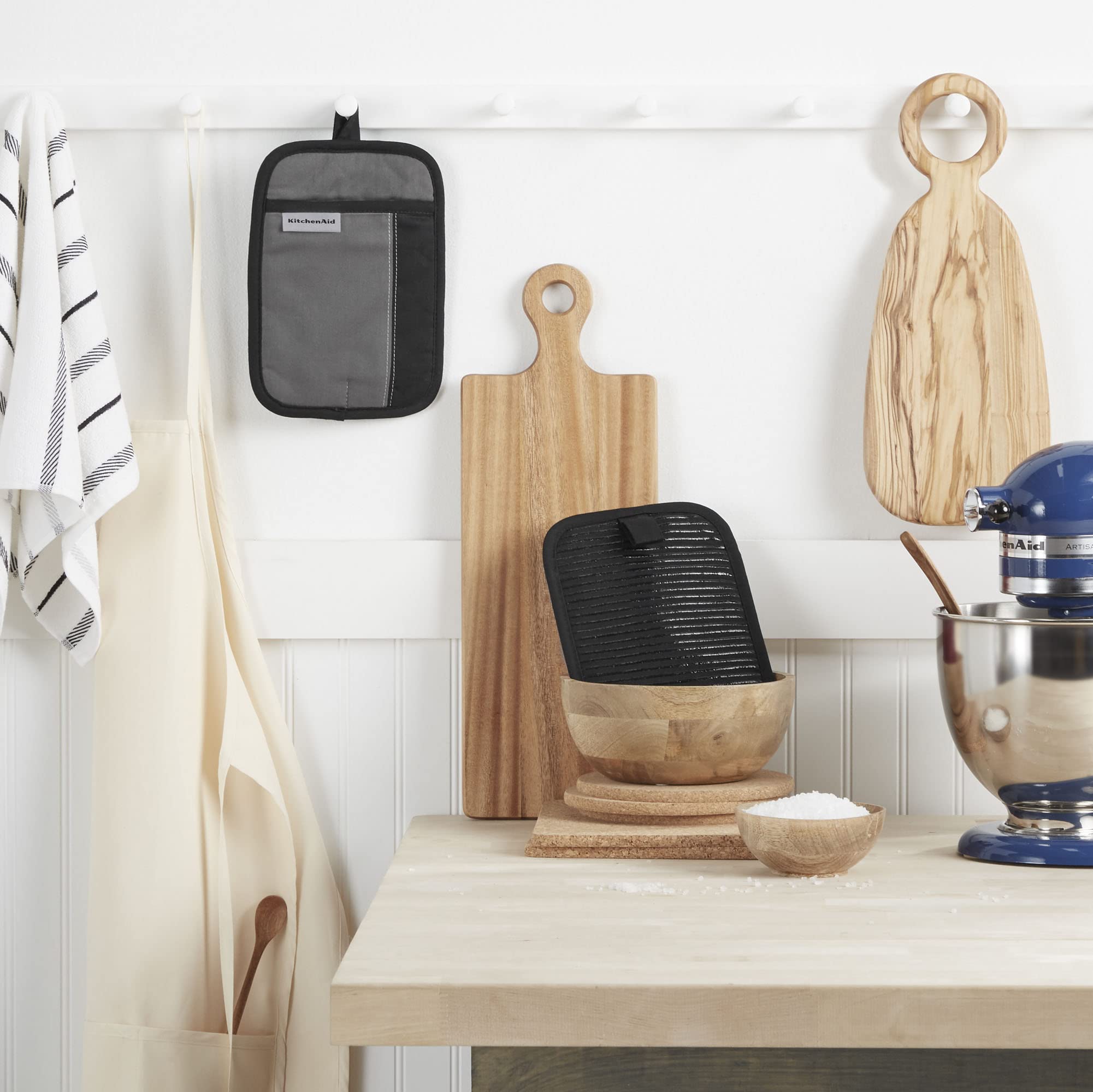 kitchenaid-beacon-two-tone-pot-holder-2-pack-contour-silver-matte-black-7-x10 image 2