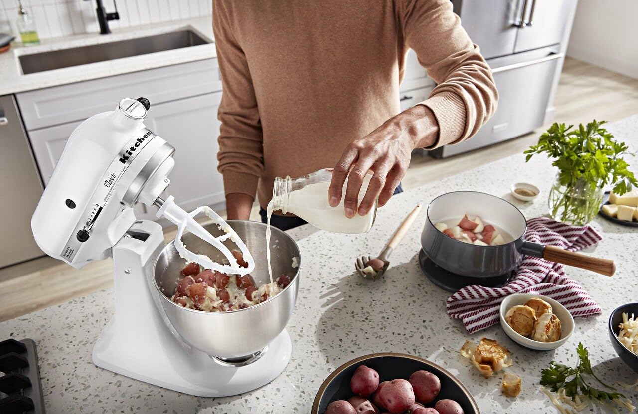 kitchenaid-classic-series-4-5-quart-tilt-head-stand-mixer-k45ss-white image 5