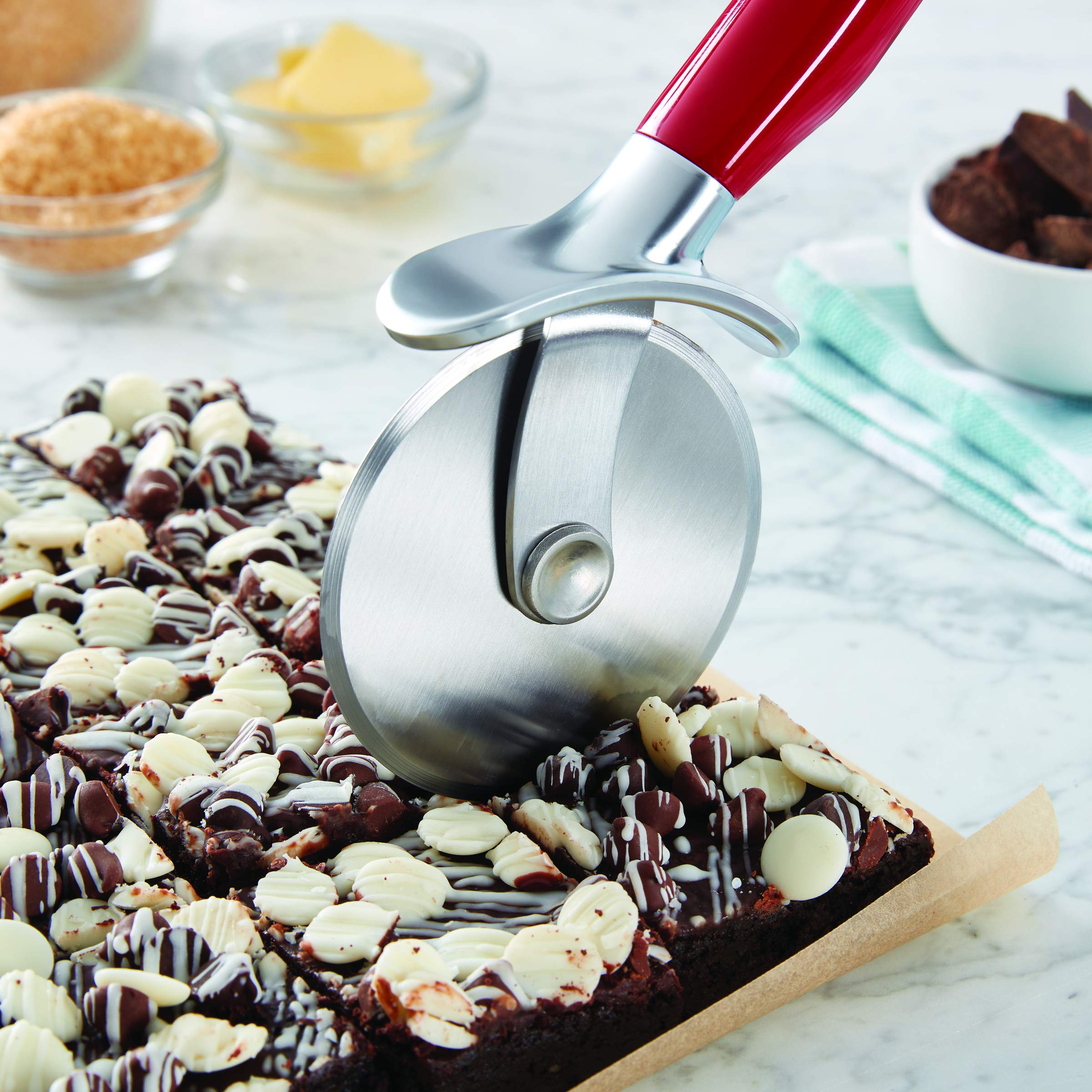 kitchenaid-classic-pizza-wheel-9-inch-sharp-stainless-steel-cutter-with-finger-g image 4