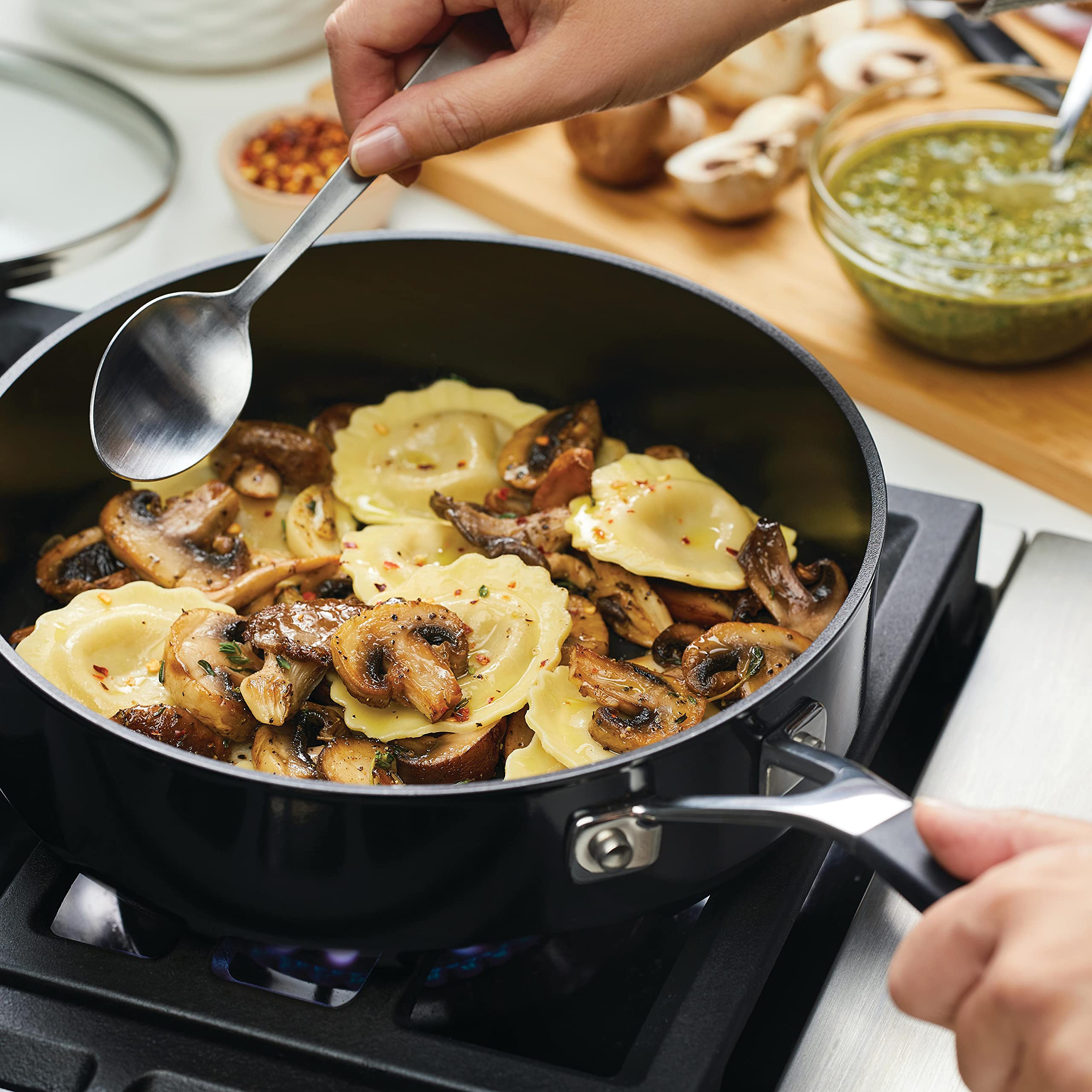 kitchenaid-hard-anodized-nonstick-saut-fry-pan-with-lid-3-quart-onyx-black image 6