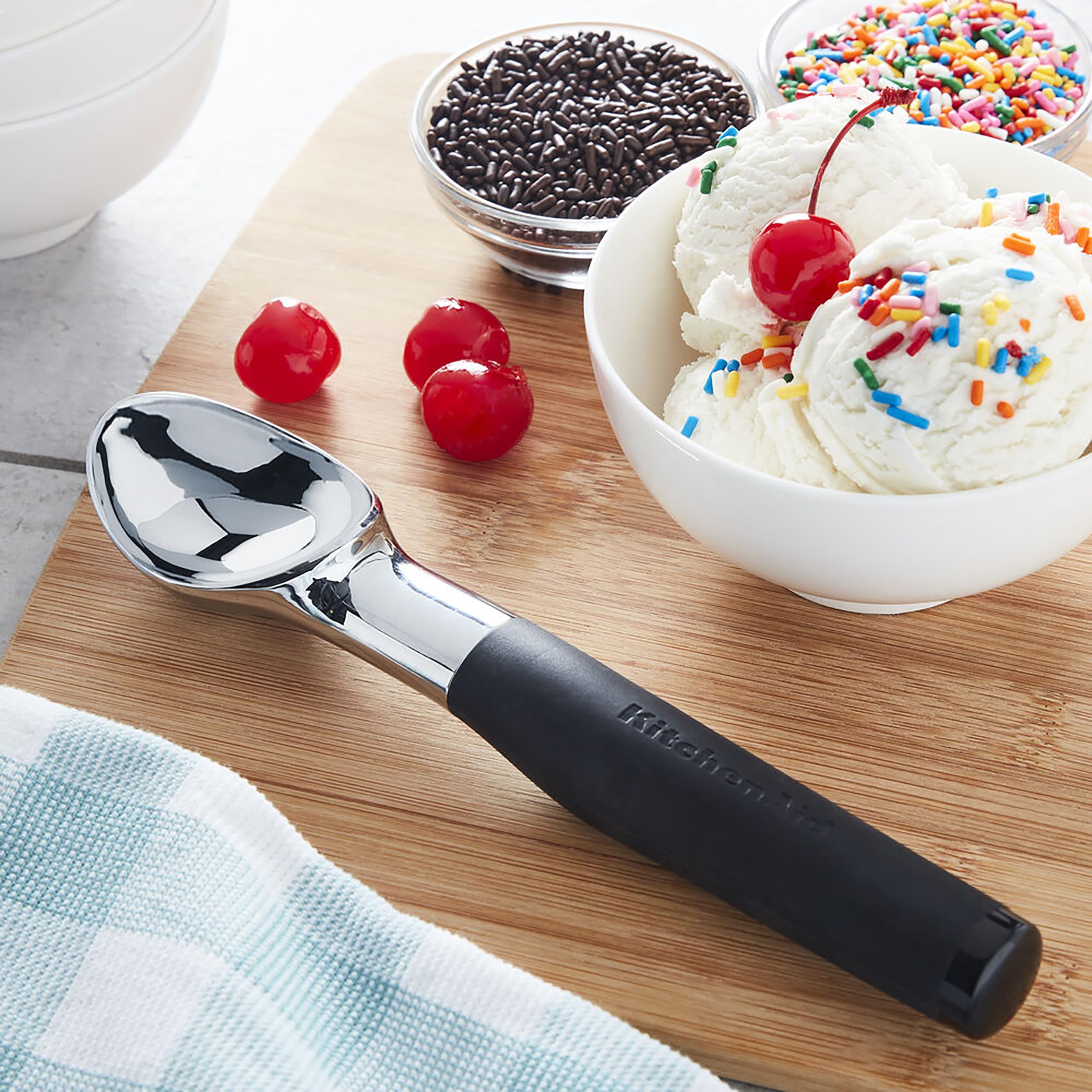 kitchenaid-soft-classic-ice-cream-scoop-stainless-steel-dishwasher-safe image 5
