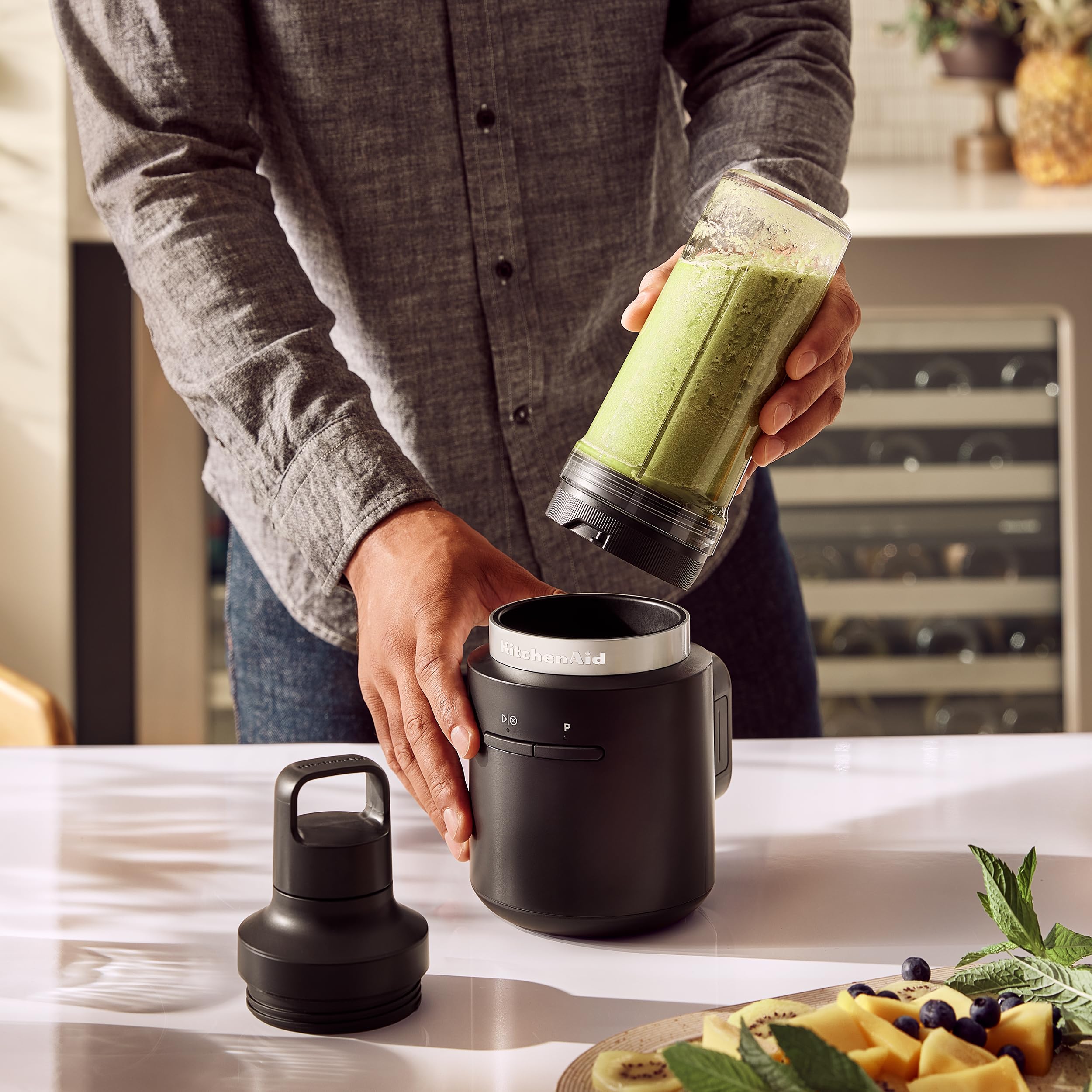 kitchenaid-go-cordless-personal-blender-with-battery-ksbr256-black-matte image 7