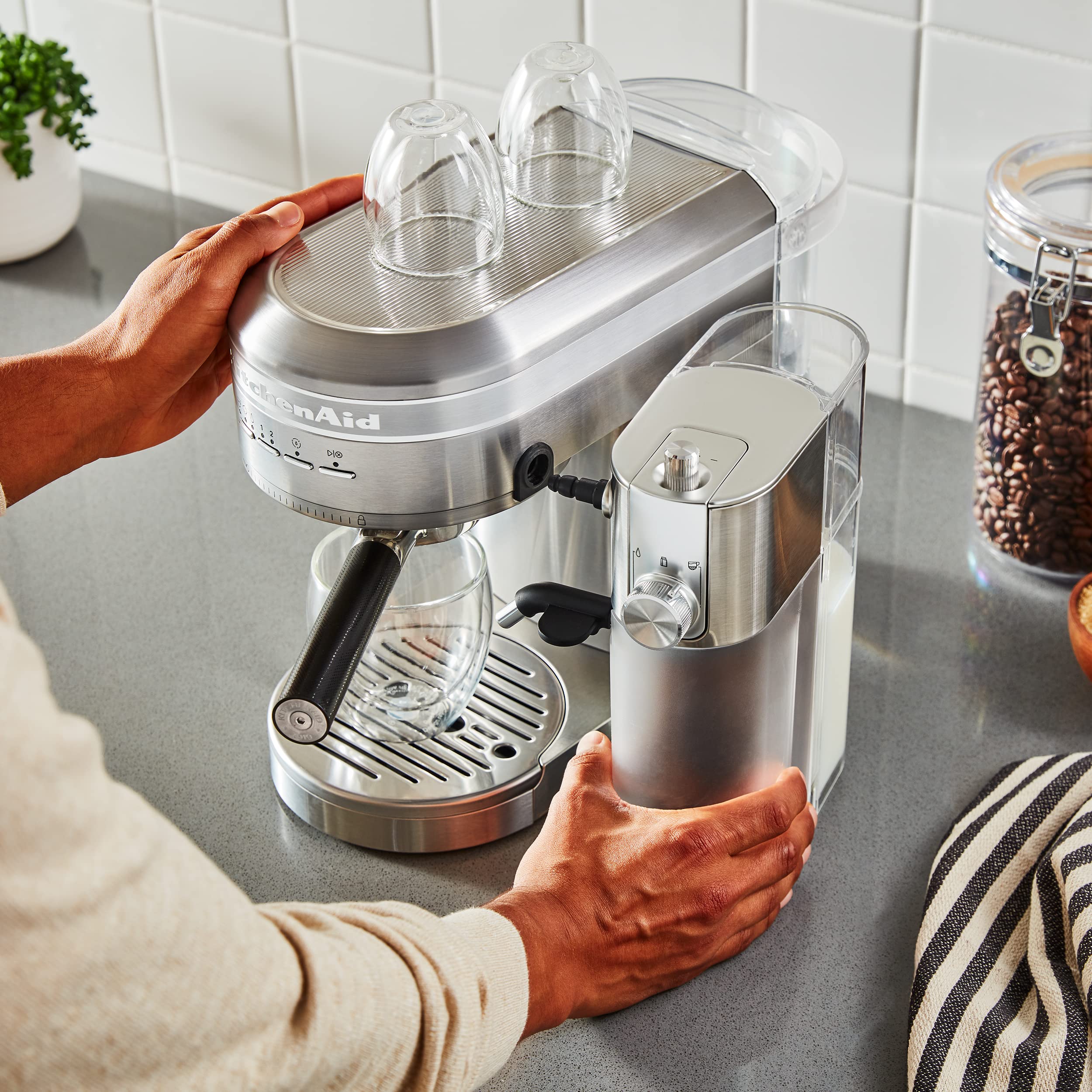 kitchenaid-metal-automatic-milk-frother-attachment-kesmk5-for-semi-automatic-esp image 7